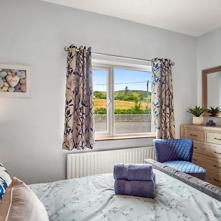 Wallace Cottage Holiday home Cleggan