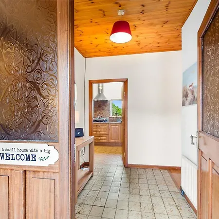 Holiday home Wallace Cottage *