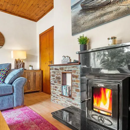Wallace Cottage Holiday home Cleggan